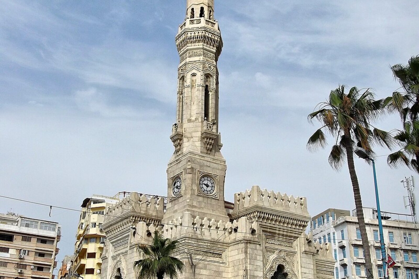 Al-Qaed Ibrahim Mosque with its tall minaret.