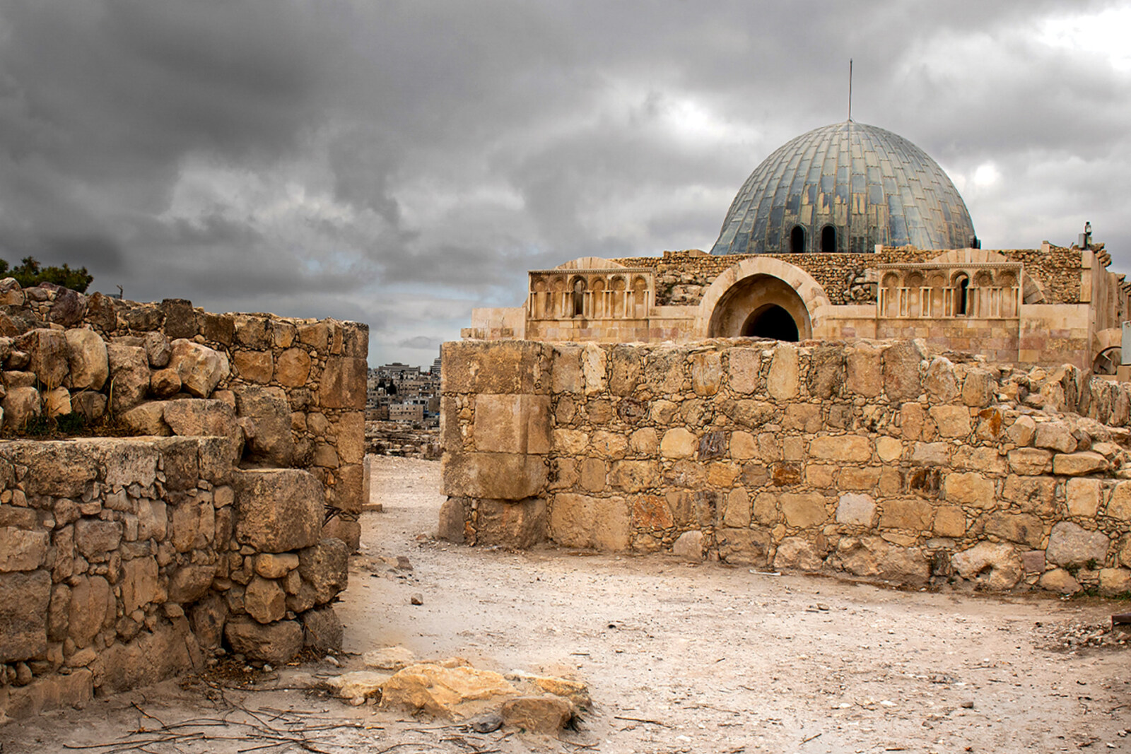 Der kuppelförmige Eingang des Umayyadenpalasts auf der Zitadelle von Amman.