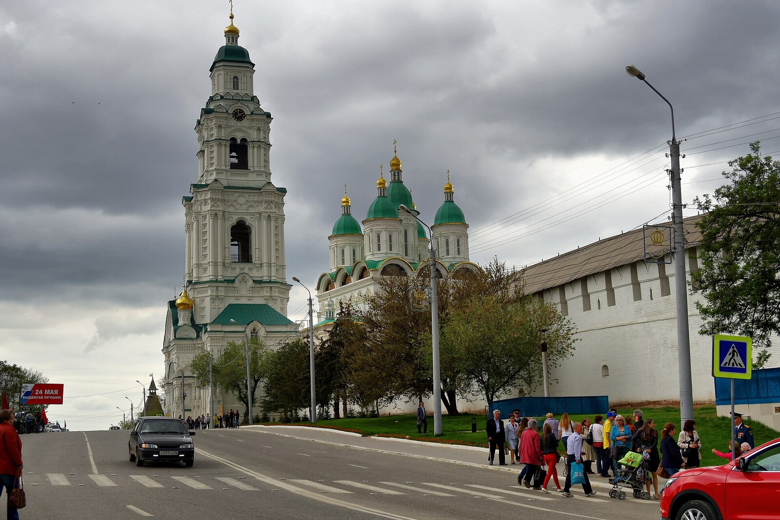 Prechistenskaya Bell Tower and the gates of Astrakhan Kremlin.