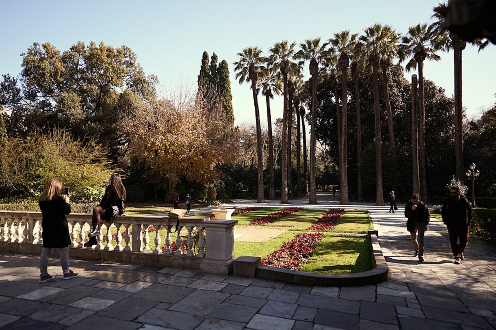 Entrée et végétation du Jardin national d’Athènes