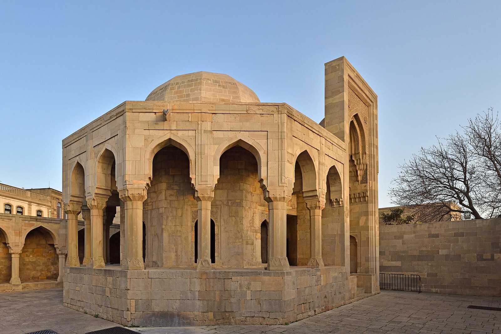 The octagonal pavilion of the Divankhana in the palace courtyard.
