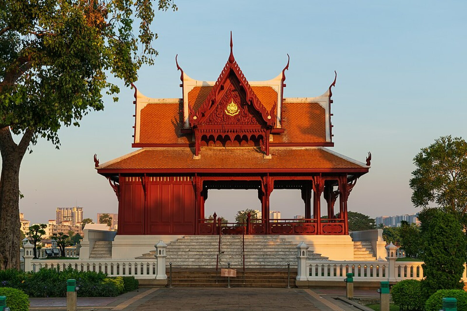 Santichaiprakarn Park at sunset