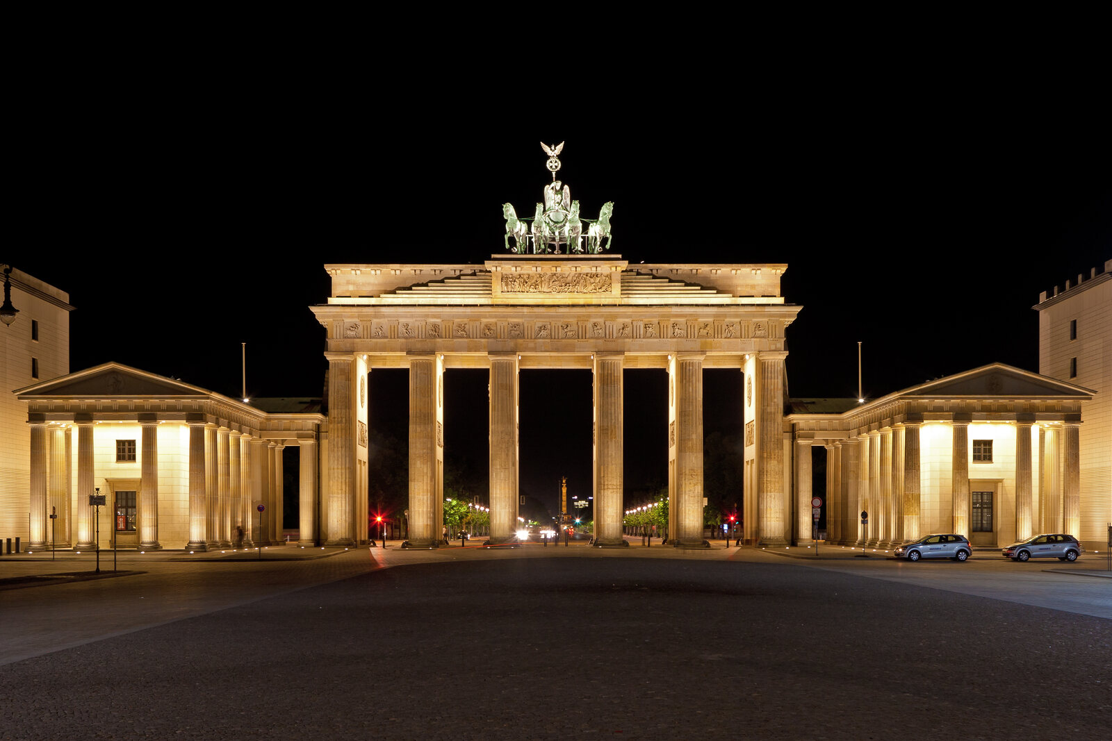 Brandenburg Gate at night, seen from Pariser Platz