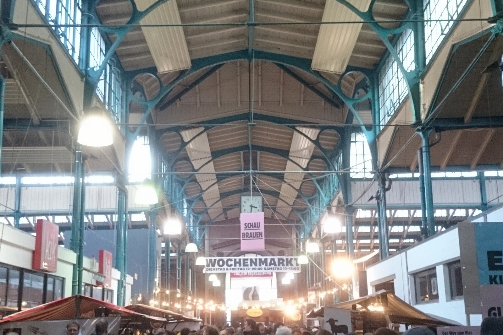 Market stalls and columns in Markthalle Neun