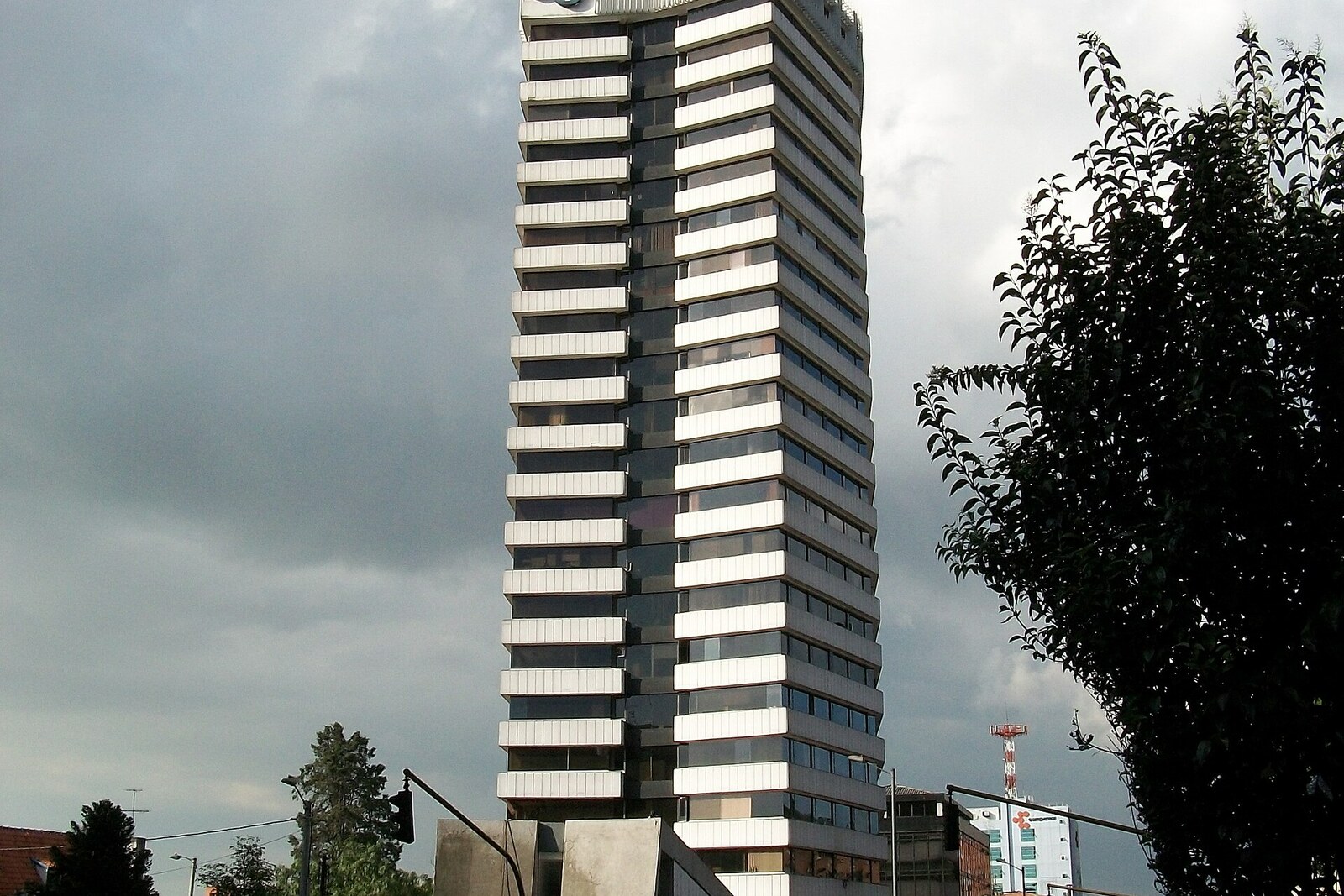Photo: modern glass UGI Building at the intersection of Carrera 13 and Calle 40.