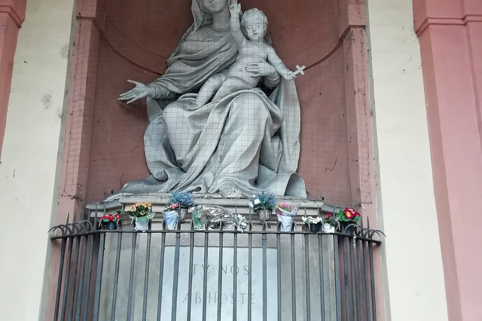 Statue of "Madonna Grassa" with the Child in a portico arch