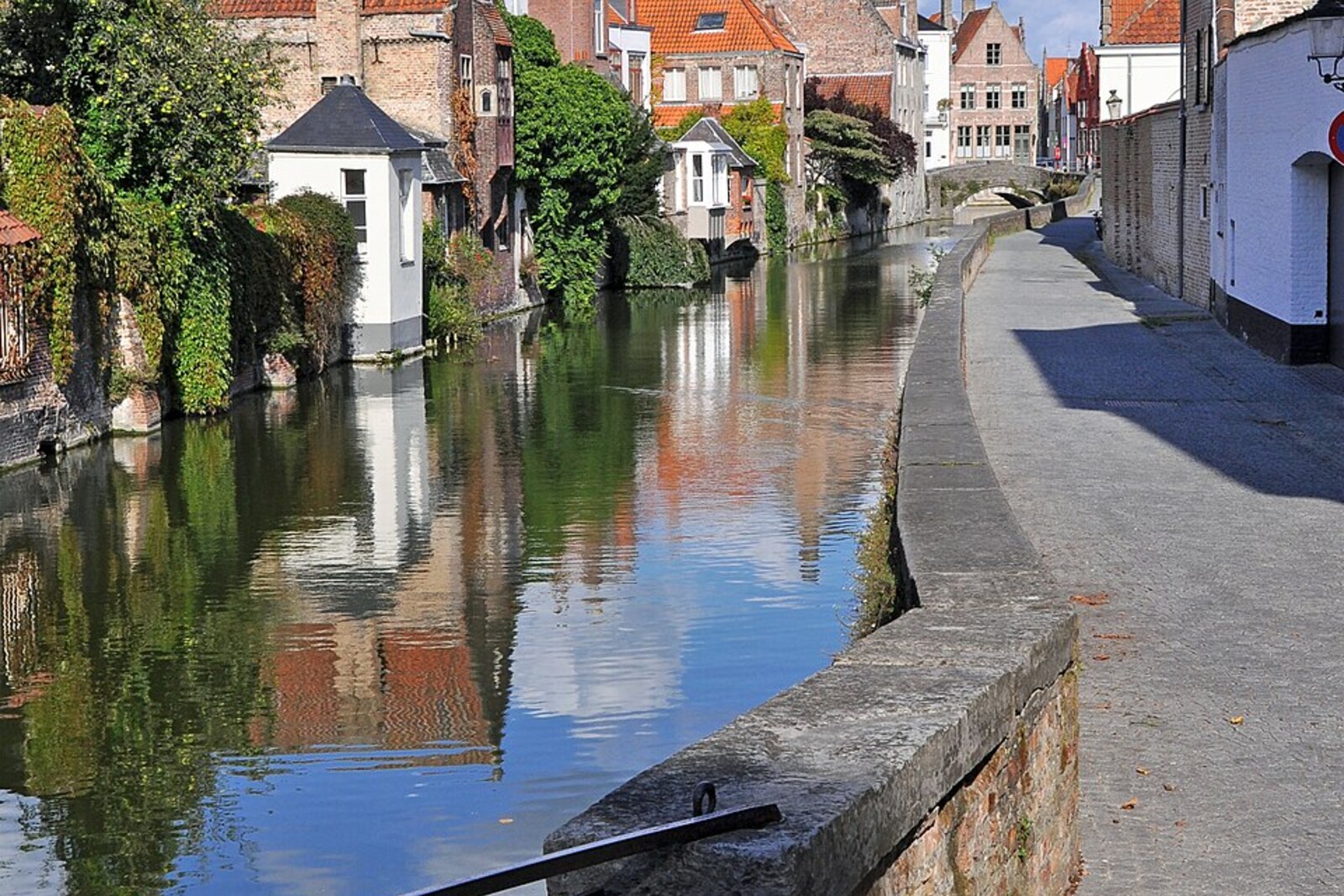 Gouden-Handrei canal and the bridges of northern Bruges.
