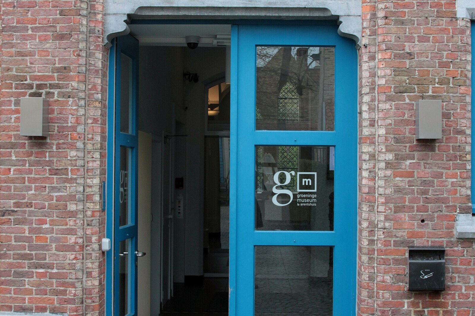 Facade of the Groeninge Museum and Arents House with an arched entrance.