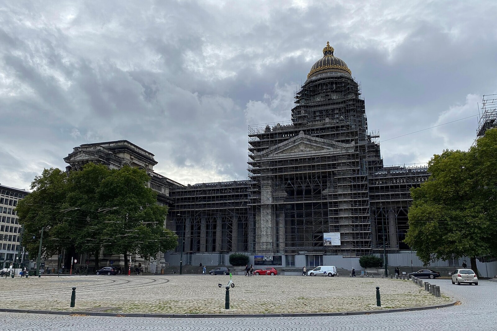 The façade of the Palace of Justice, with its colonnade and dome above Place Poelaert.