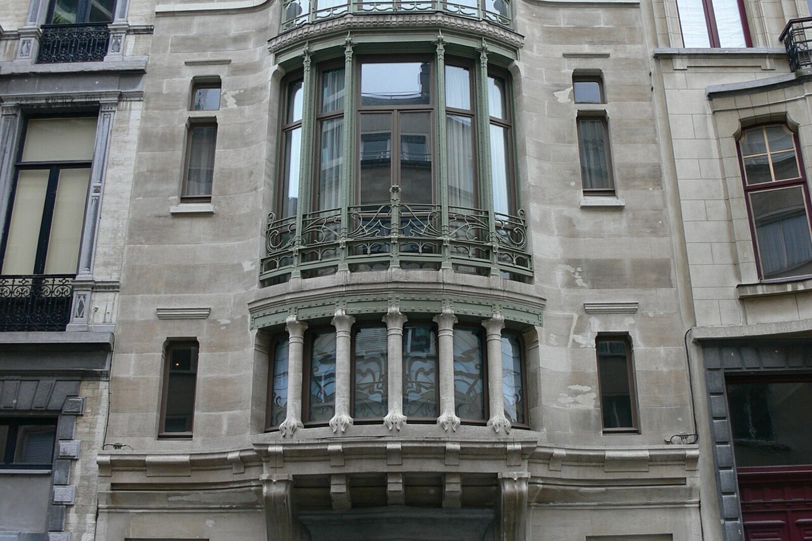 The façade of Hôtel Tassel in Brussels, with a rounded bay window and wrought-iron details.