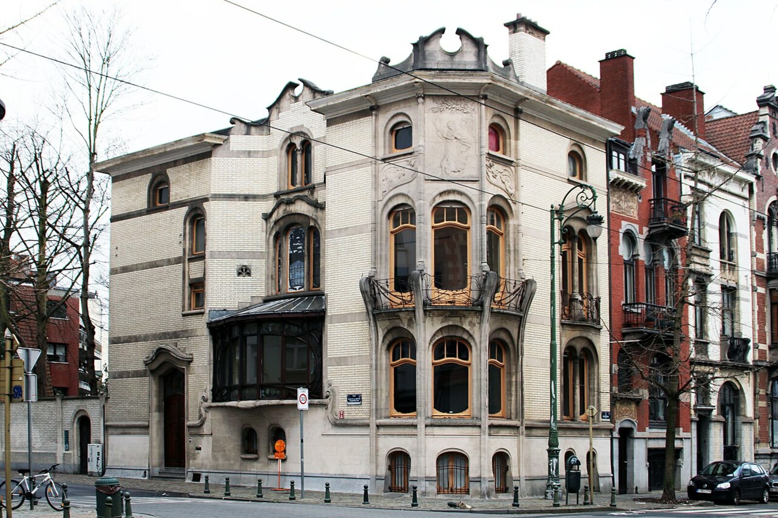 Maison Hannon with a rounded tower and decorative façade ornaments.