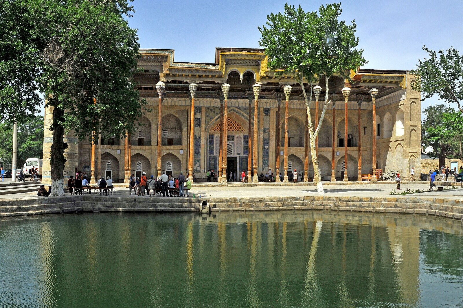 The colonnaded iwan of Bolo Hauz Mosque is reflected in the pool.