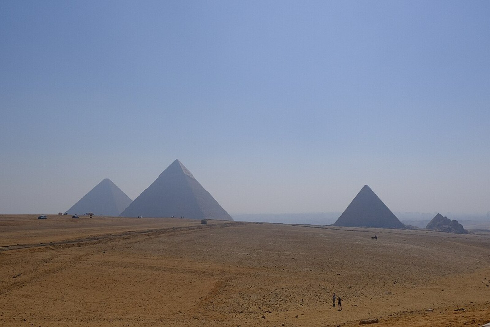 The three pyramids of Giza arranged diagonally, viewed from the panoramic viewpoint.