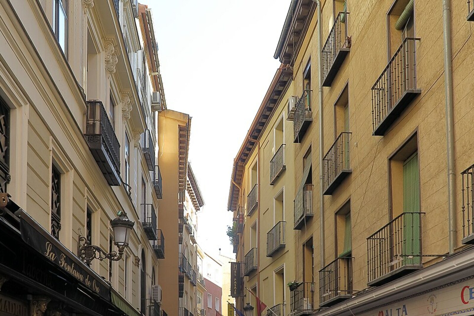 Calle del Pozo in Getsemaní with low houses, murals, and the neighborhood's old well.