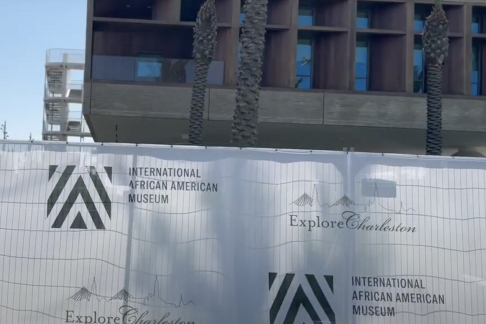 Extérieur de l’International African American Museum au-dessus de Gadsden's Wharf