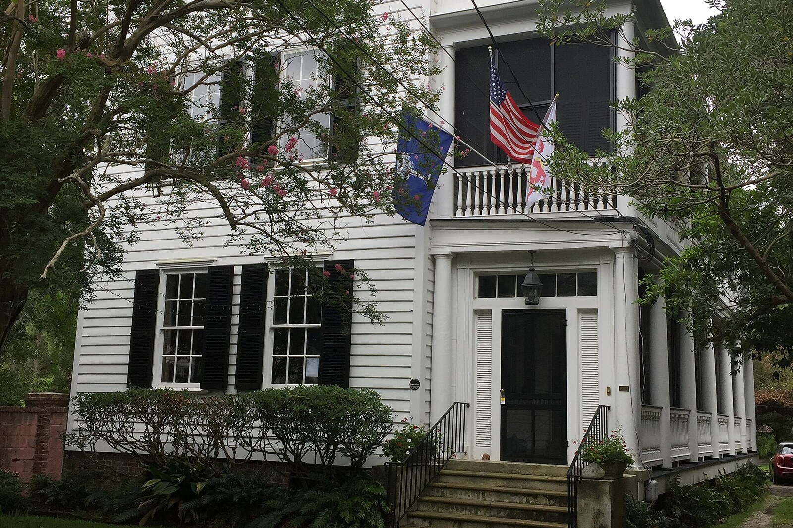 Charleston single house on Tradd Street.