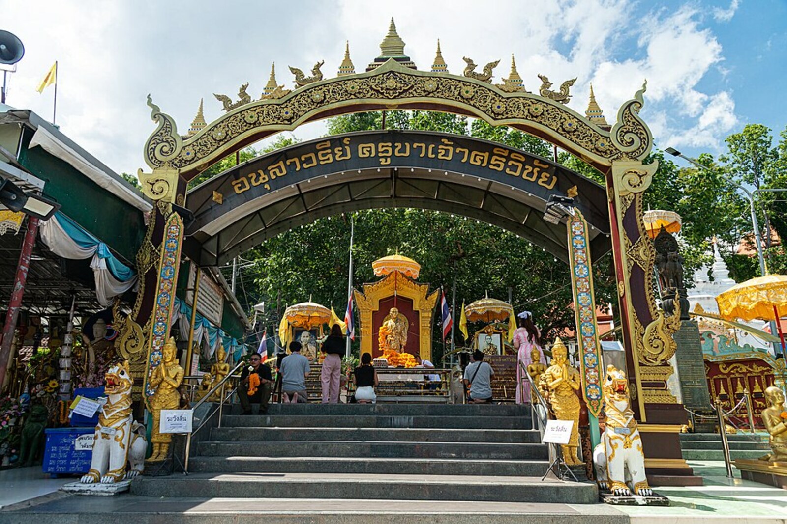 Kruba Srivichai Monument at the start of the ascent to Doi Suthep