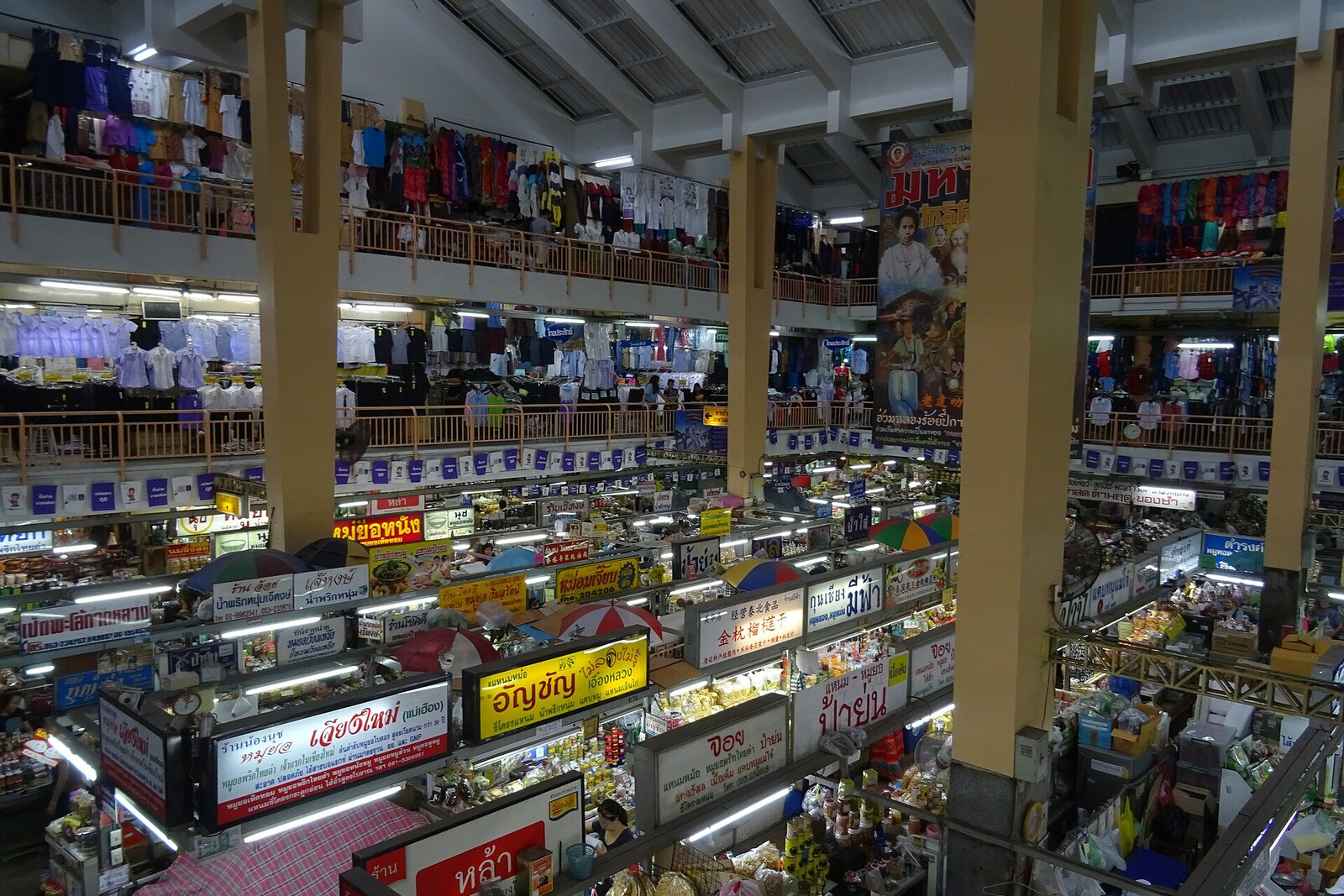 Context view of the Warorot / Ton Lam Yai market complex in Chiang Mai