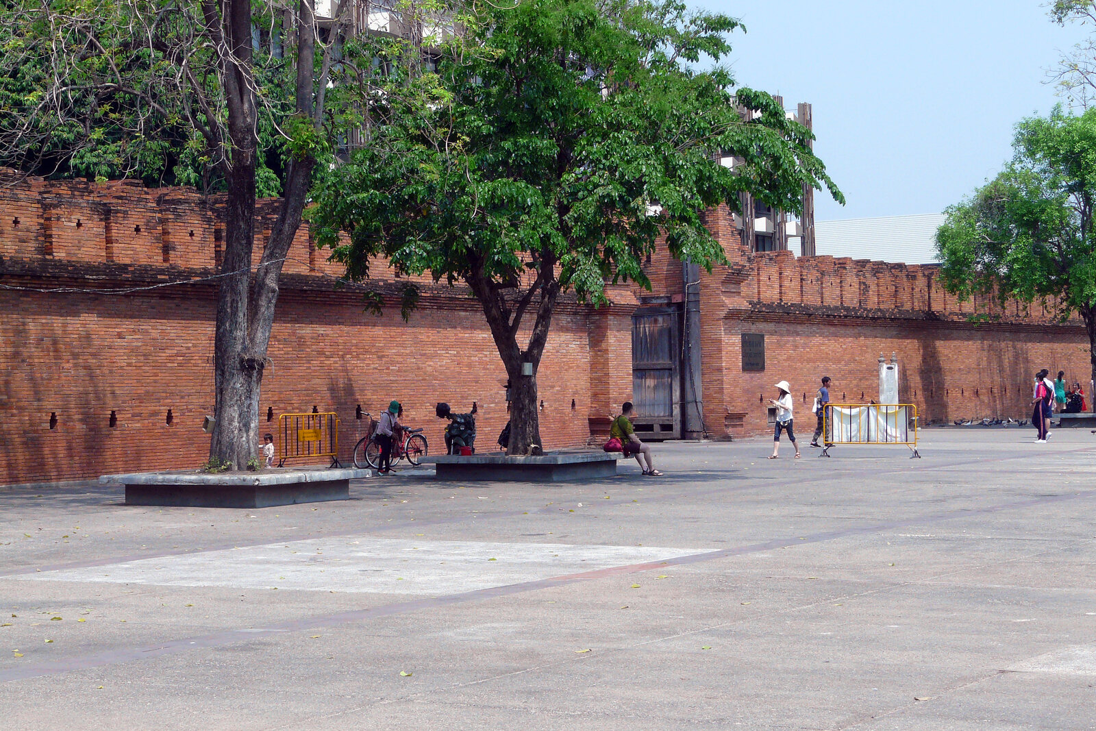 Tha Phae Gate and the red-brick wall of old Chiang Mai.