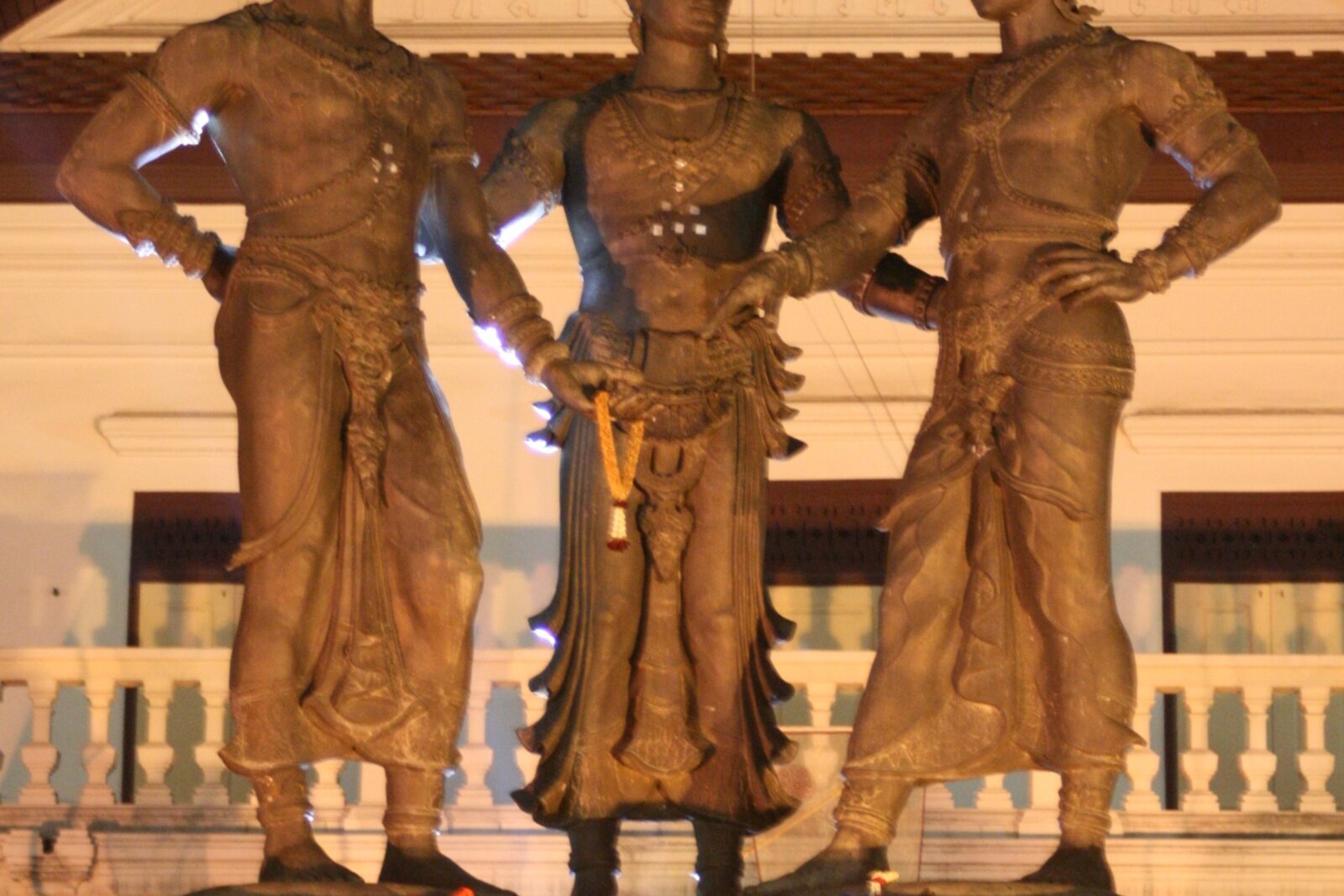 The Three Kings Monument in Chiang Mai, three bronze figures in front of a municipal building.