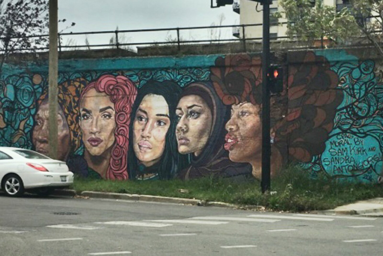 The Weaving Cultures mural at 16th Street and Blue Island Avenue in Pilsen.