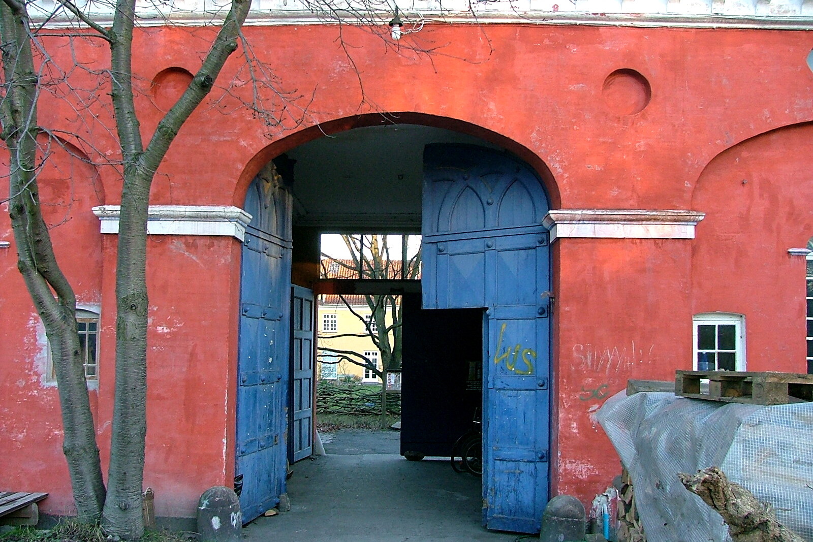 The gates of the Free City of Christiania with the sign “You are now leaving the EU.”