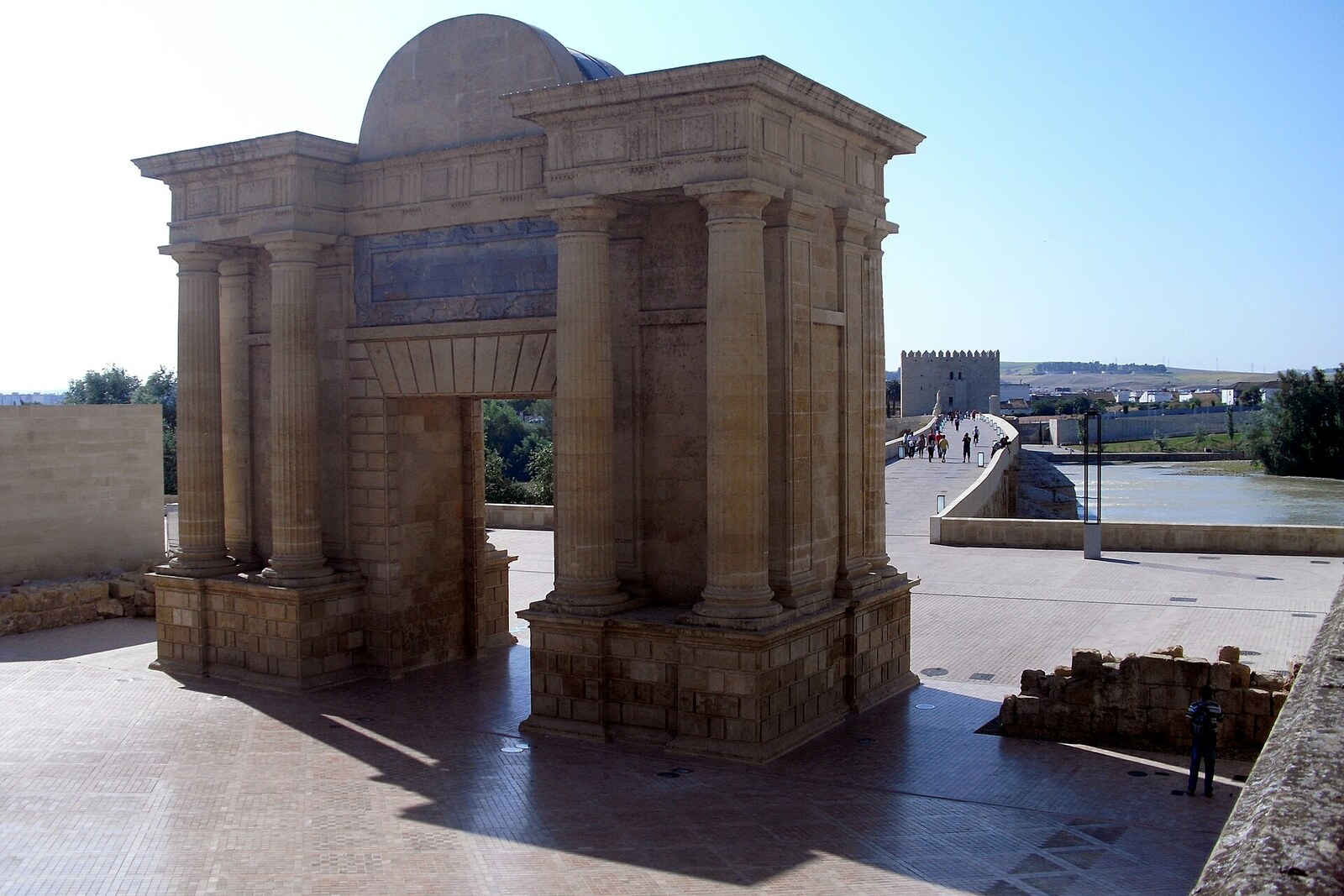 The Renaissance Puerta del Puente, with the Roman Bridge and Calahorra Tower visible behind it.