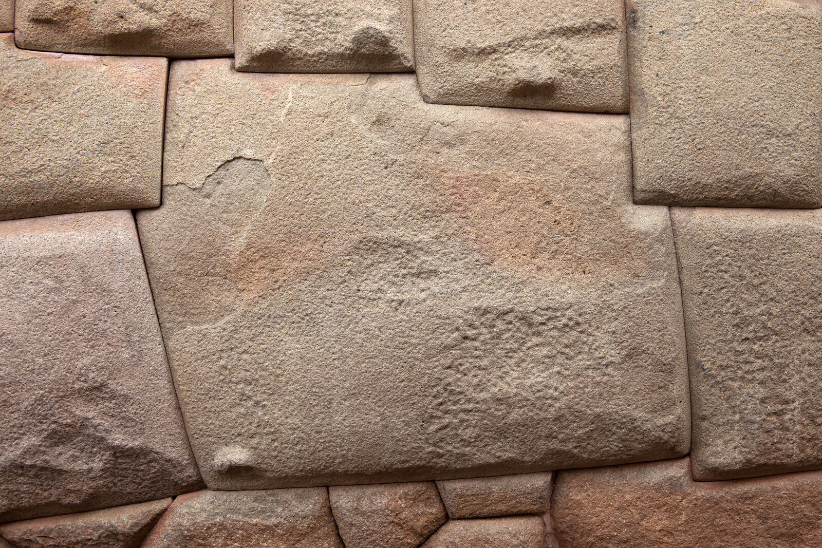 Close-up of an Inca stone wall on Hatun Rumiyoc Street