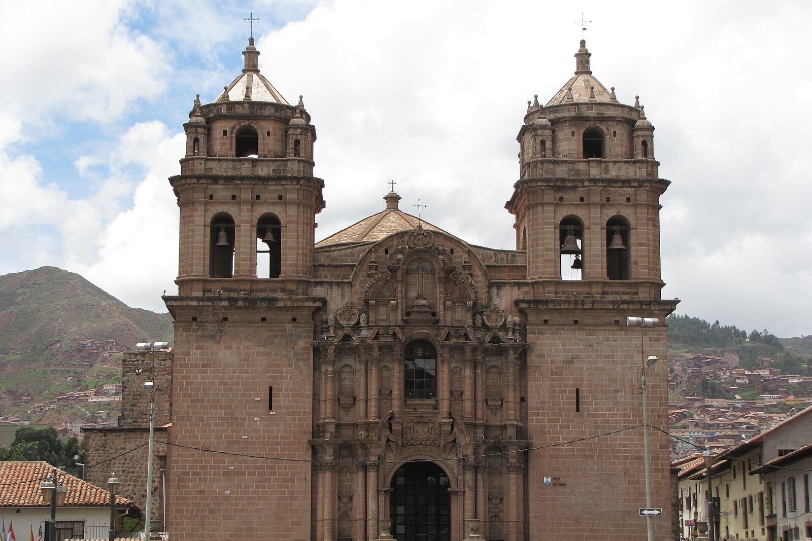 The stone façade of Iglesia de San Pedro in Cusco and part of the square in front of it.