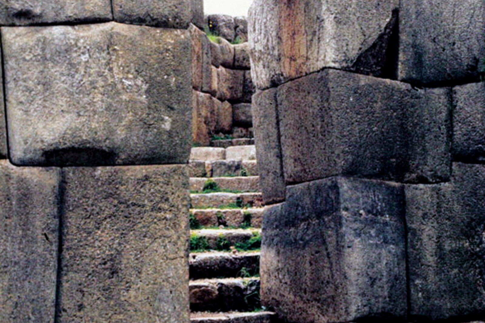 Road to the walls of Sacsayhuamán
