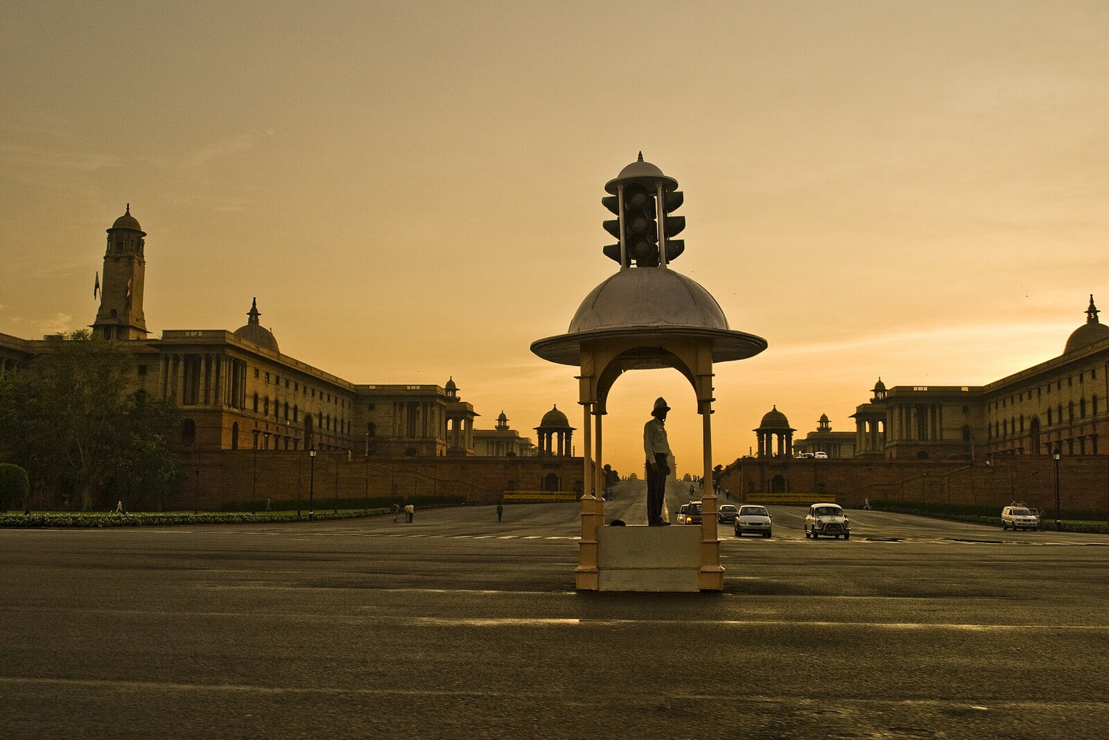 Vijay Chowk mit Laternen und Blickachse zum Zentralsekretariat.