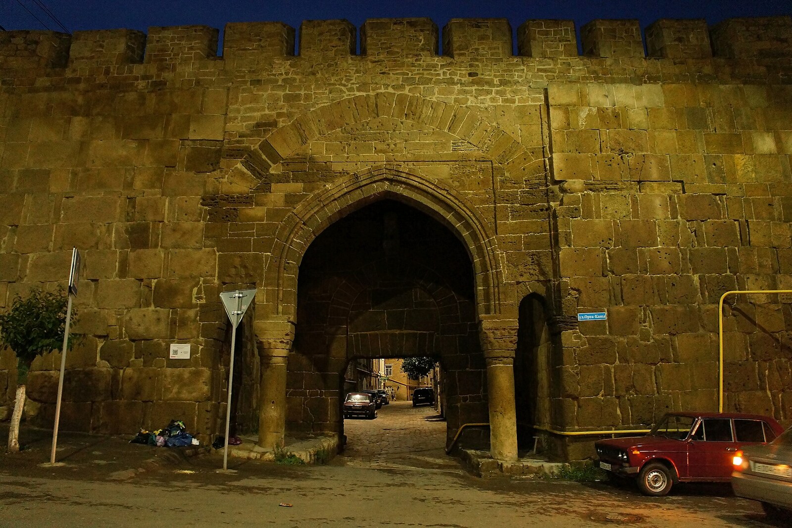 Pointed-arch Orta-Kapy gate in the southern fortress wall