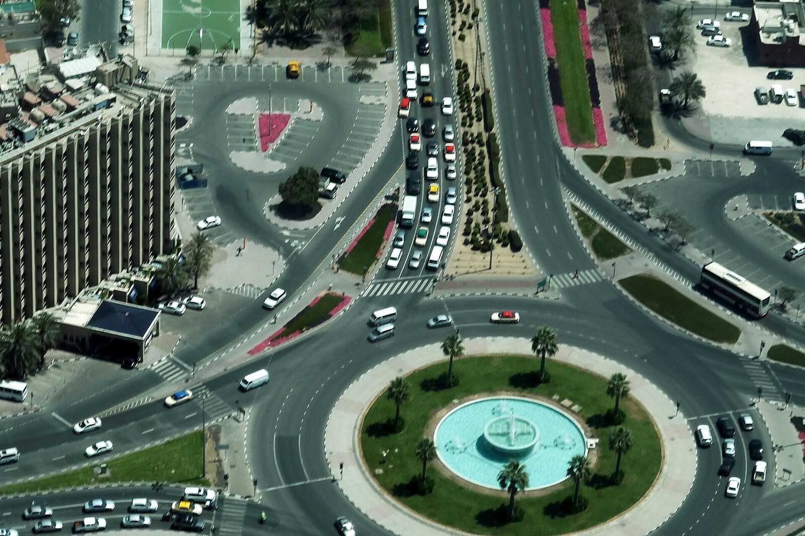 Al-Dhiyafah-Straße, heute 2. Dezember Straße, an der Kreuzung mit der Mankhool Road in Dubai.