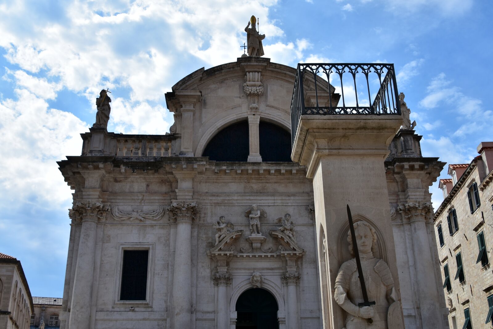 Luža Square with the Church of St Blaise and Orlando's Column in Dubrovnik.