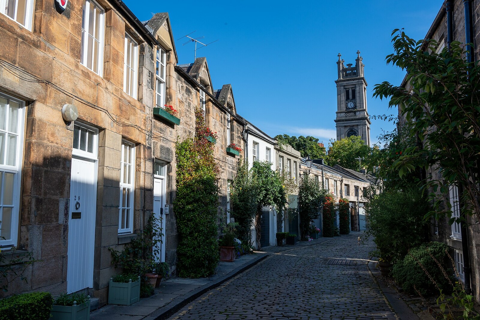 Circus Lane: a cobbled street with houses and the spire of St Stephen’s Church