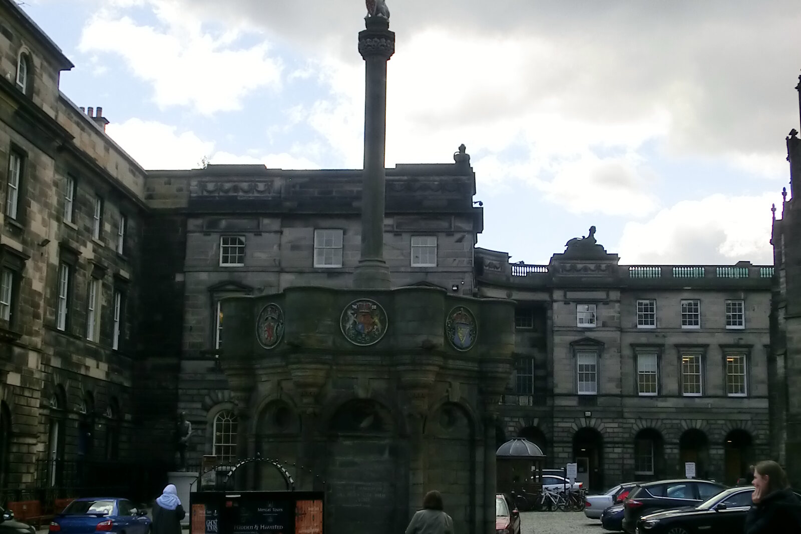 Parliament Square et Mercat Cross