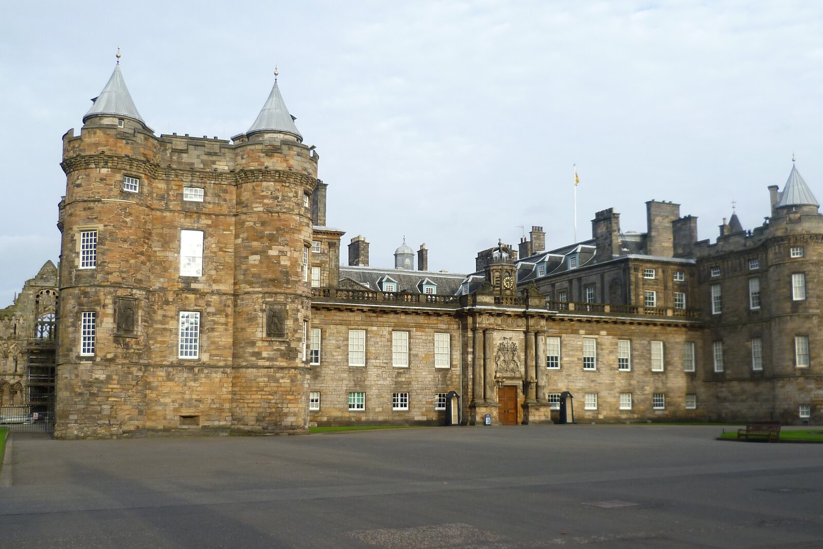 Palace of Holyroodhouse and Abbey Strand
