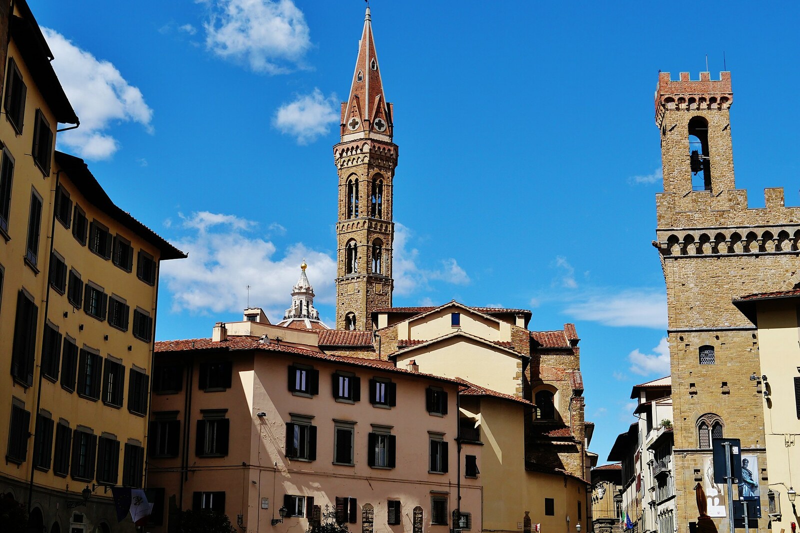 The tower of Badia Fiorentina rises above the roofs of the old quarter.