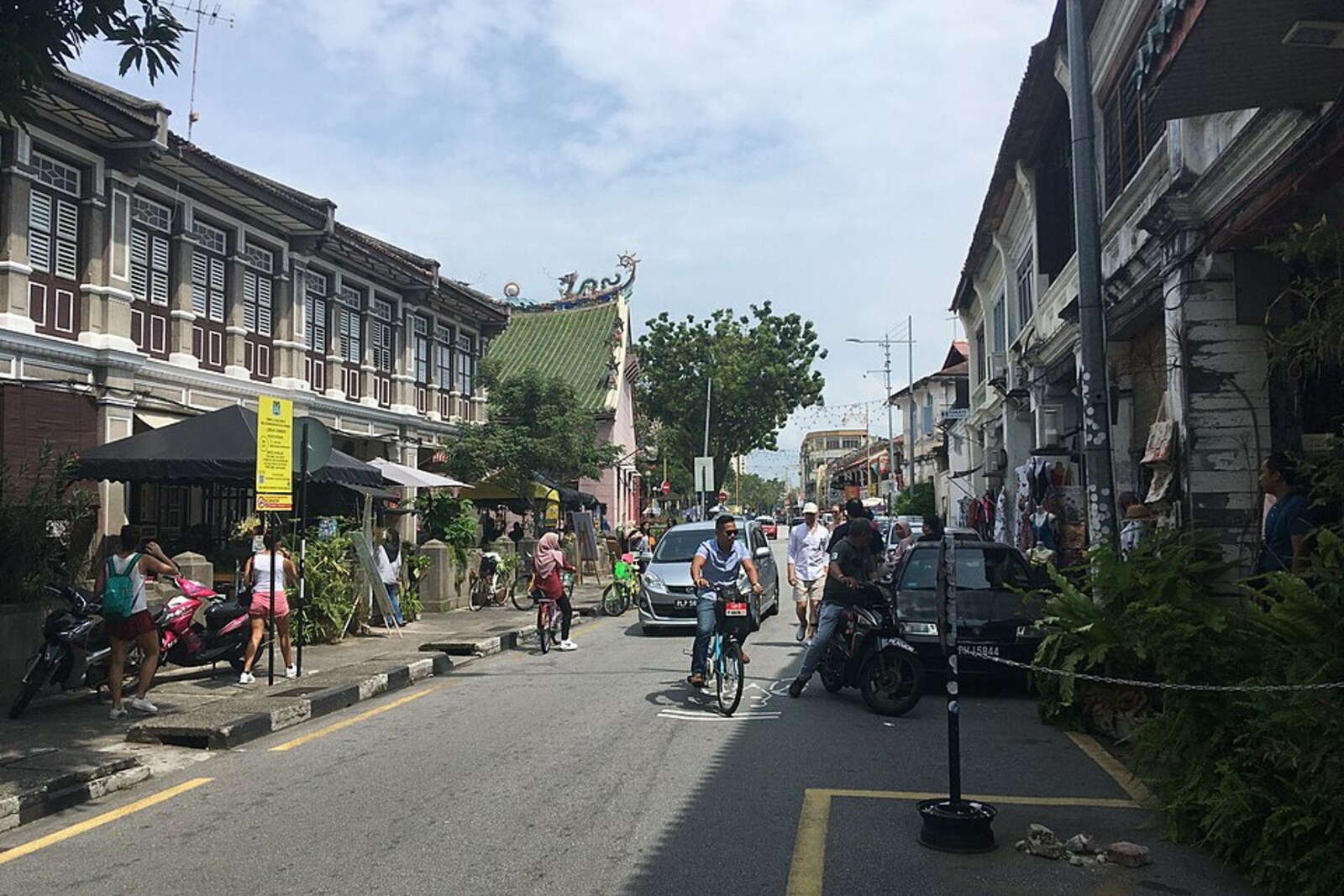 Cannon Street in George Town near Reaching Up; a contextual view of the quarter, not a photograph of the mural itself.