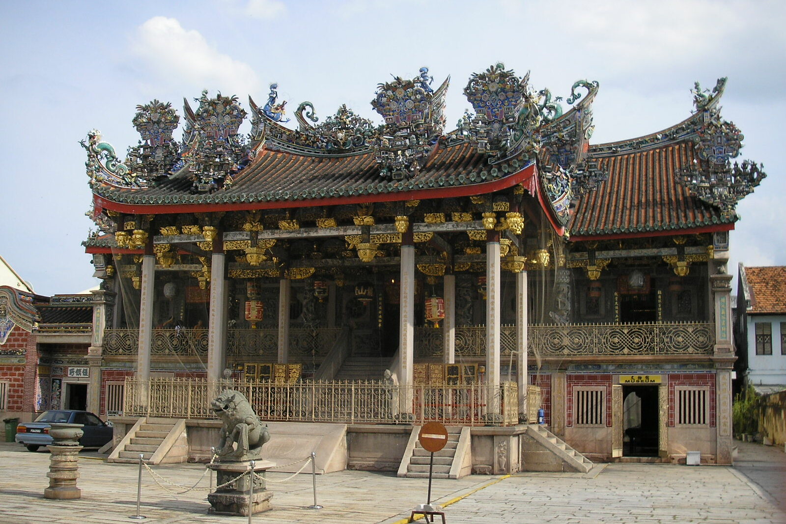Leong San Tong Khoo Kongsi, Penang, December 2006 020