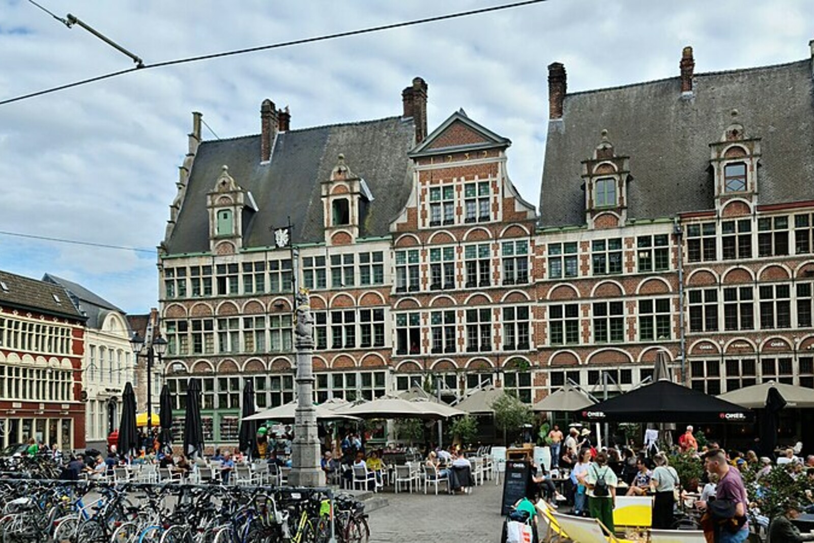 Panorama of Sint-Veerleplein and the baroque gateway of the Old Fish Market