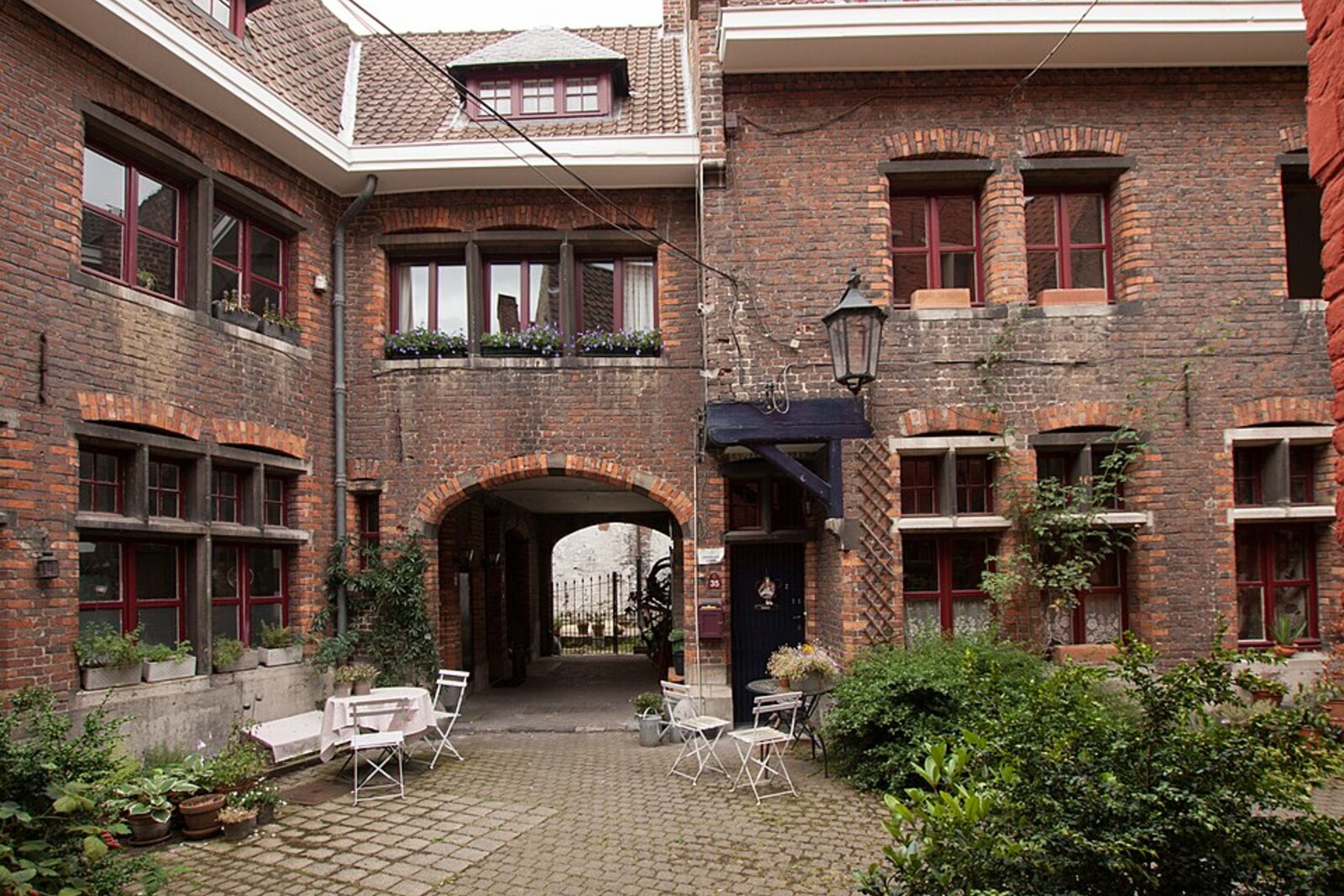 Brick houses and the narrow Plotersgracht alley in Patershol