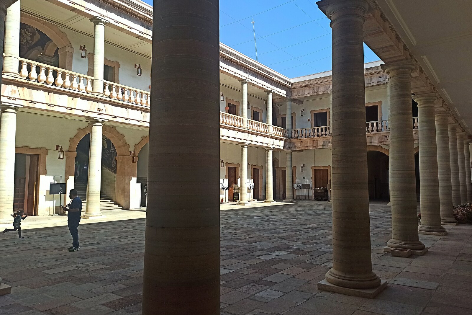 The inner courtyard of Alhóndiga de Granaditas with stone arcades.