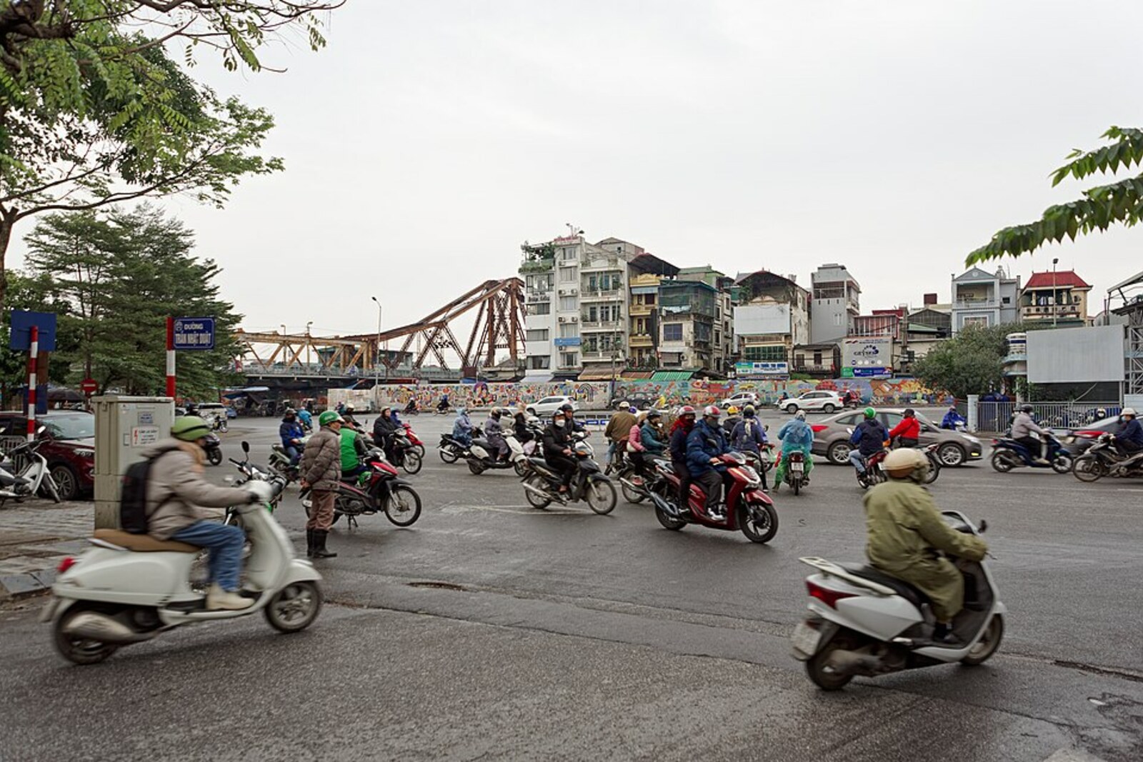 Street view of the eastern edge of the quarter near Tran Nhat Duat Street.
