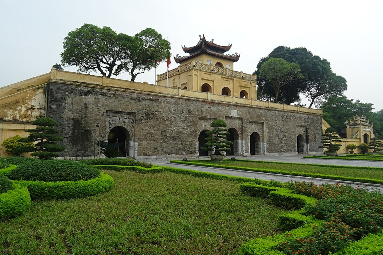 Stone gate with five arches and a pavilion above.
