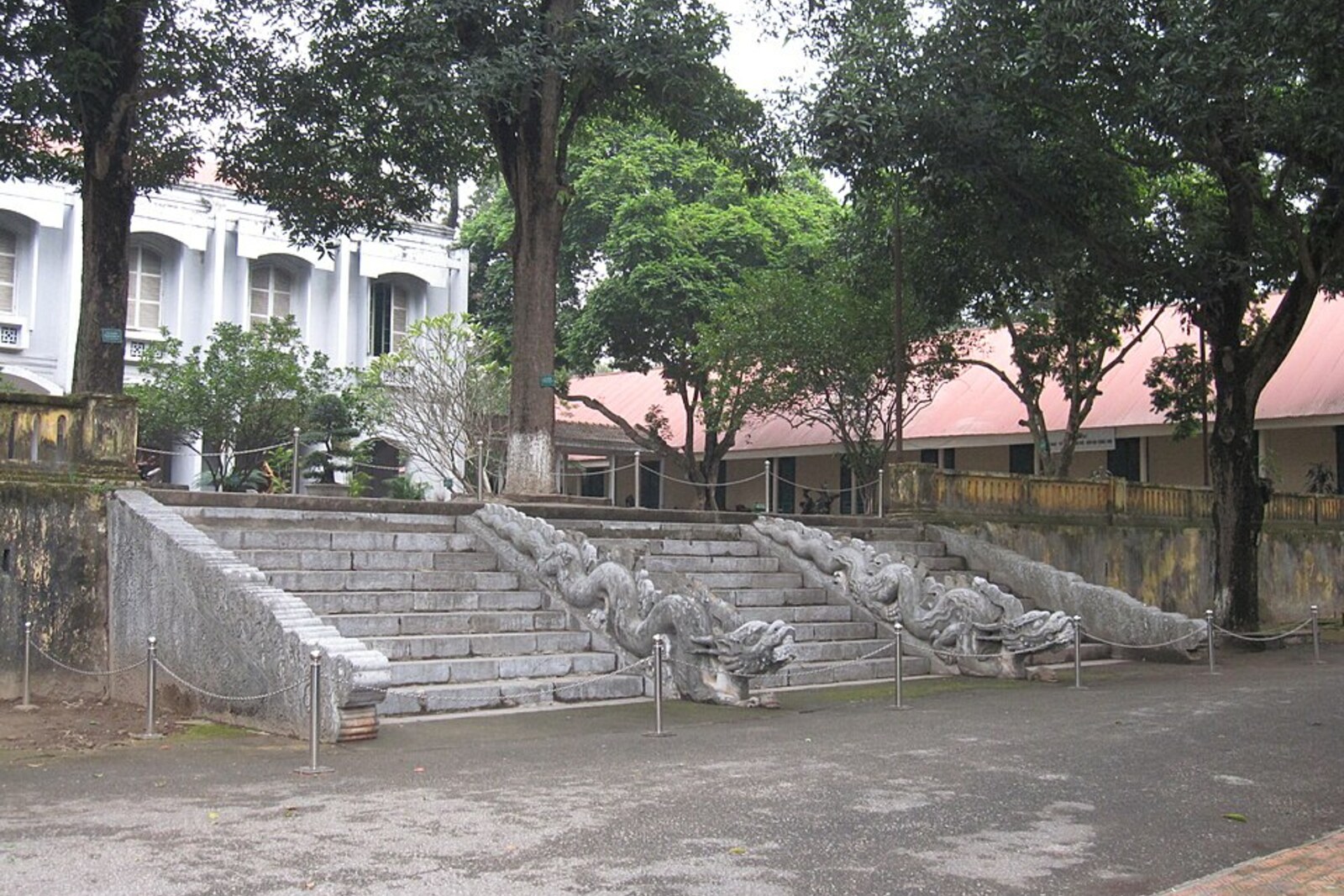A broad stone terrace with a staircase decorated with stone dragons.