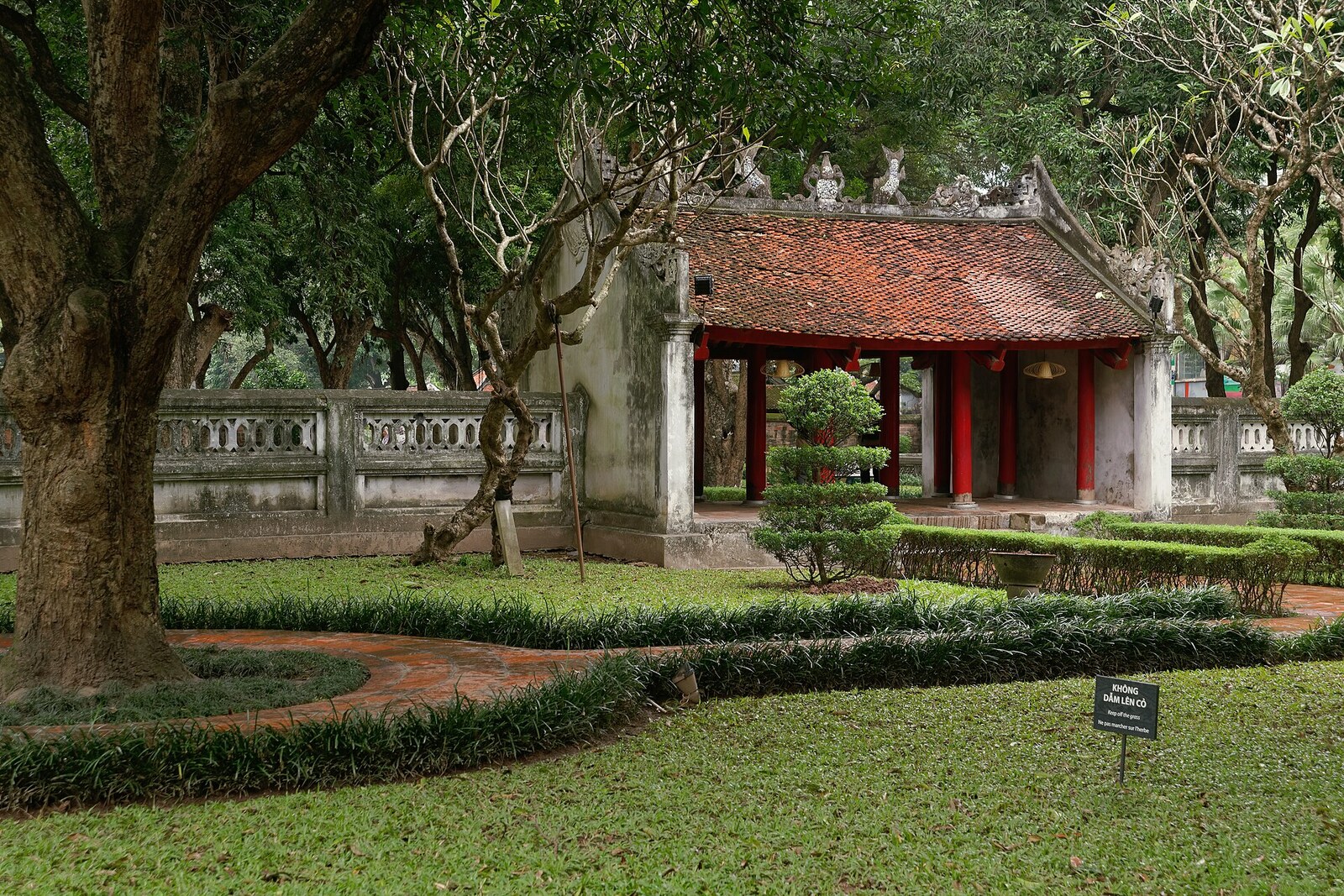 Dai Trung Gate inside the Temple of Literature and Imperial Academy complex in Hanoi.