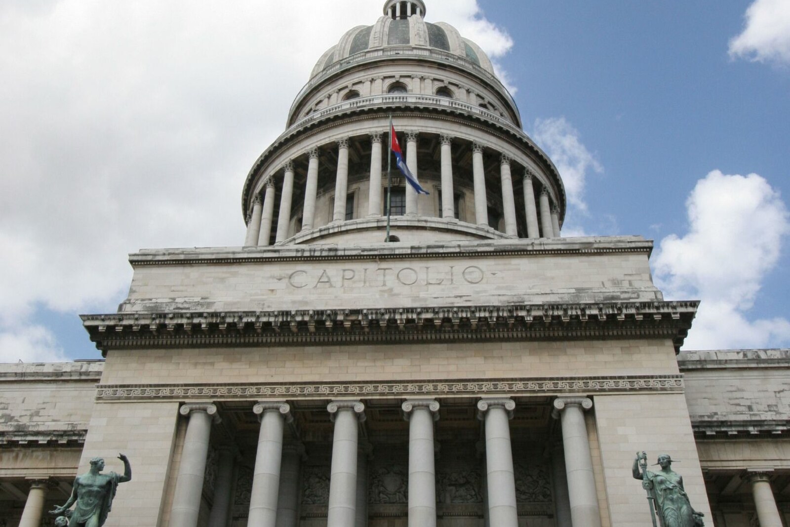 The steps and dome of El Capitolio in Havana