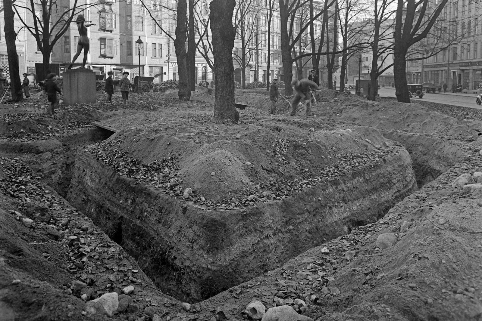 Historic view of Diana Park (Kolmikulma); the Tellervo sculpture is visible in the background.