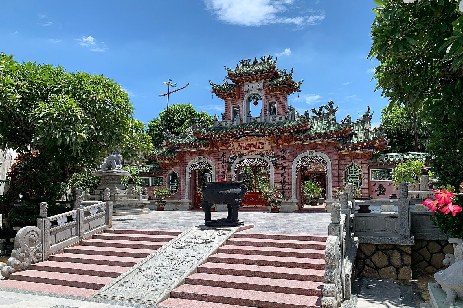 The red three-bay gate of the Fujian Assembly Hall in Hoi An.